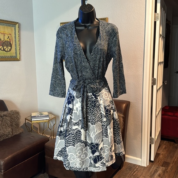 Diane Von Furstenberg | Wrap Dress | Size 12| Long Sleeve - Picture 3 of 17